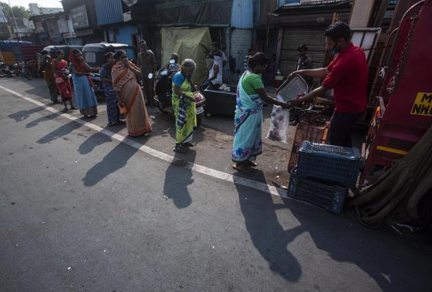 People stand in a queue to buy vegetables at Juna Bazar on Saturday. (Pratham Gokhale/HT Photo) People stand in a queue to buy vegetables at Juna Bazar on Saturday. (Pratham Gokhale/HT Photo)