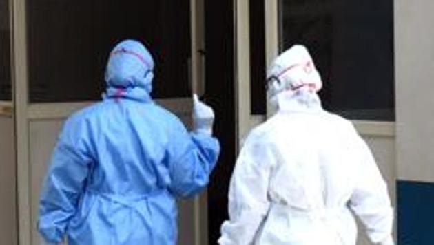 File photo of medical officers wearing protective suits the outside the Special Isolation Ward of Coronavirus patients at Aluva government general hospital in Kochi (ANI / Photo used for representational purpose only) File photo of medical officers wearing protective suits the outside the Special Isolation Ward of Coronavirus patients at Aluva government general hospital in Kochi (ANI / Photo used for representational purpose only)