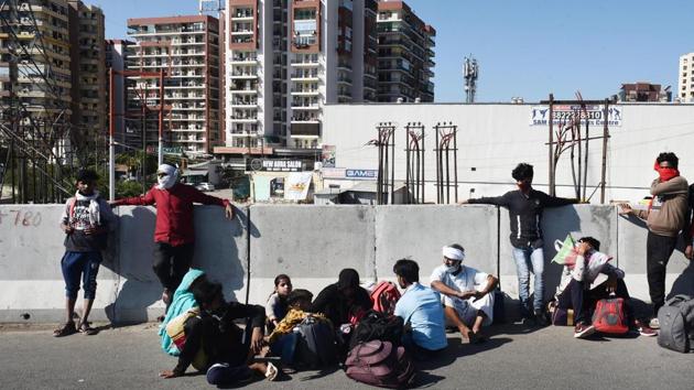 A temporary halt before pushing on, at NH 24 in New Delhi. Union minister Ravi Shankar Prasad said he had spoken to Union home secretary Ajay Bhalla, Uttar Pradesh chief minister Yogi Adityanath, and several district magistrates in Bihar to make special arrangements for the migrant workers. (Vipin Kumar / HT Photo) 