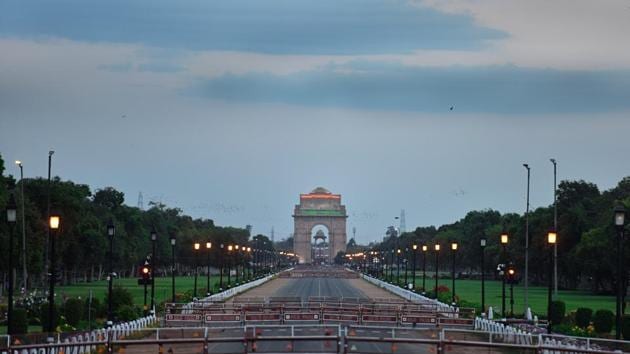 A deserted Rajpath in view as India entered day three of a 21-day lockdown as a measure against the coronavirus outbreak. (Sanchit Khanna / HT PHOTO)