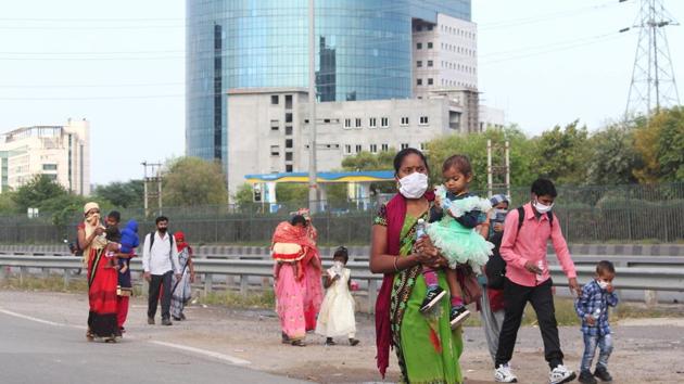 Families with children headed home at the Delhi-Gurugram expressway, near Sector 16, Signature Tower Chowk, in Gurugram. Union law minister Ravi Shankar Prasad, a member of Parliament from Bihar to which many of the migrants are headed, said that discussions are on at the highest level of government to help these women and men. (Yogendra Kumar / HT Photo) Families with children headed home at the Delhi-Gurugram expressway, near Sector 16, Signature Tower Chowk, in Gurugram. Union law minister Ravi Shankar Prasad, a member of Parliament from Bihar to which many of the migrants are headed, said that discussions are on at the highest level of government to help these women and men. (Yogendra Kumar / HT Photo)