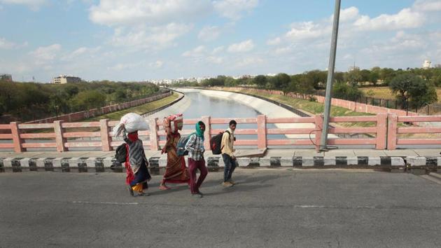 A group headed for Jabalpur on foot, from Jaipur. A large section of the migrants are from UP and Bihar, and have been walking from the national capital or metro cities in other states to their villages aiming to cover hundreds of kilometres in the wake of the 21-day lockdown. (Himanshu Vyas / HT Photo) A group headed for Jabalpur on foot, from Jaipur. A large section of the migrants are from UP and Bihar, and have been walking from the national capital or metro cities in other states to their villages aiming to cover hundreds of kilometres in the wake of the 21-day lockdown. (Himanshu Vyas / HT Photo)