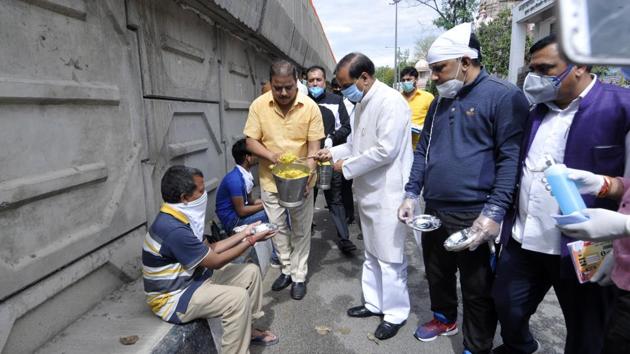 Covid-19 update: Noida’s Gautam Buddh Nagar MP Mahesh Sharma with party workers distributing food to stranded migrant workers and homeless persons near Sector 33 Iskcon temple. (Sunil Ghosh/HT Photo) Covid-19 update: Noida’s Gautam Buddh Nagar MP Mahesh Sharma with party workers distributing food to stranded migrant workers and homeless persons near Sector 33 Iskcon temple. (Sunil Ghosh/HT Photo)