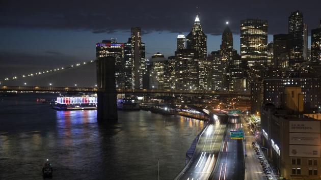 Few cars head along FDR Drive next to the Manhattan skyline amid the escalating coronavirus outbreak in New York.(AP Photo)