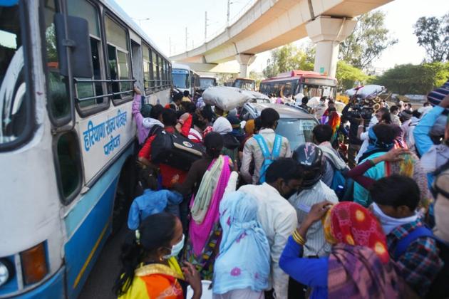 Delhi Covid-19 lockdown: Delhi Government has barred DTC and other buses in the national capital from carrying anyone without a Govt ID card or a special pass(Amal KS/HT Photo)
