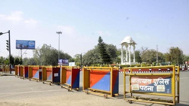 Deserted view of the Kargil Chowk in Patna.(Santosh Kumar / Hindustan Times) Deserted view of the Kargil Chowk in Patna.(Santosh Kumar / Hindustan Times)