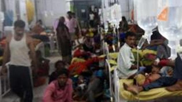 File photo of an overcrowded ward of SKMC Hospital in Bihar’s Muzaffarpur where children suffering from Acute Encephalitis Syndrome were treated last year.(Parwaz Khan /HT File Photo)