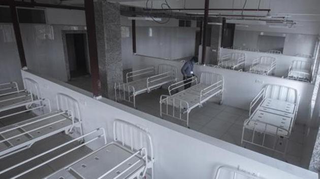 Quarantine ward for Covid-19 patients is getting ready at the new building of Sassoon hospital in Pune, on March 27, 2020.(Pratham Gokhale/HT Photo)