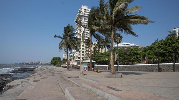 Band stand in Bandra, a popular and crowded city spot is pictured empty under a blue sky in the wake of the lockdown imposed in India on all movement, barring essential services. (Satish Bate / HT Photo) Band stand in Bandra, a popular and crowded city spot is pictured empty under a blue sky in the wake of the lockdown imposed in India on all movement, barring essential services. (Satish Bate / HT Photo)