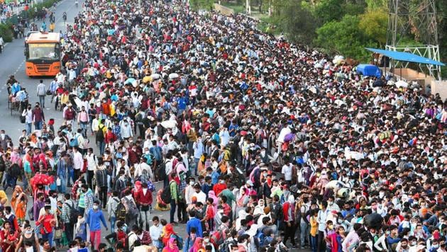 A huge rush of migrant workers who had been marching on foot to their homes at Delhi’s Anand Vihar Bus Terminal on day 4 of the nationwide lockdown to check the spread of coronavirus. (Raj K Raj/HT PHOTO) A huge rush of migrant workers who had been marching on foot to their homes at Delhi’s Anand Vihar Bus Terminal on day 4 of the nationwide lockdown to check the spread of coronavirus. (Raj K Raj/HT PHOTO)