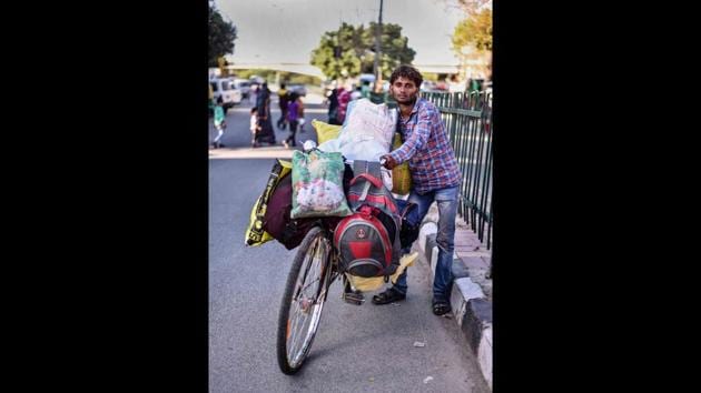 Gauri Shankar,18, on his way to Jhansi from Delhi, after a 21-day national lockdown was imposed by Prime Minister Narendra Modi, resulting in all transport infrastructure being suddenly stalled in the country, except for essential services. Shankar said he was travelling with his mother and two younger sisters and carrying only twenty rupees. (Biplov Bhuyan / HT Photo) Gauri Shankar,18, on his way to Jhansi from Delhi, after a 21-day national lockdown was imposed by Prime Minister Narendra Modi, resulting in all transport infrastructure being suddenly stalled in the country, except for essential services. Shankar said he was travelling with his mother and two younger sisters and carrying only twenty rupees. (Biplov Bhuyan / HT Photo)