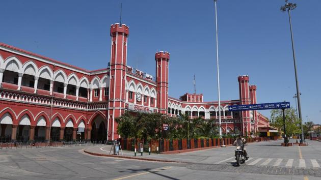 An empty Old Delhi Railway station on day five of the three week nationwide lockdown to check the spread of coronavirus, in Delhi. (Arvind Yadav / HT Photo) An empty Old Delhi Railway station on day five of the three week nationwide lockdown to check the spread of coronavirus, in Delhi. (Arvind Yadav / HT Photo)