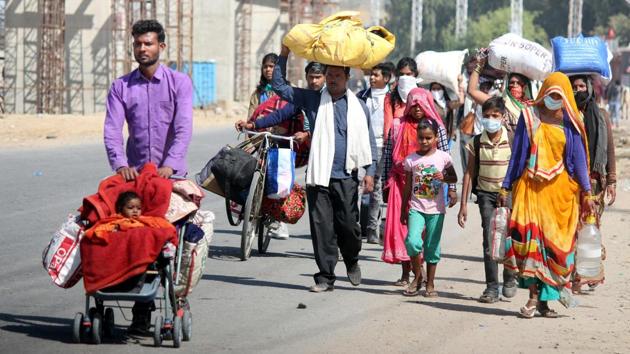 Migrant workers and families headed to their home towns and villages on foot, on day 5 of the 21 day nationwide lockdown, on the Gurugram Sohna Road. (Yogendra Kumar / HT Photo) Migrant workers and families headed to their home towns and villages on foot, on day 5 of the 21 day nationwide lockdown, on the Gurugram Sohna Road. (Yogendra Kumar / HT Photo)
