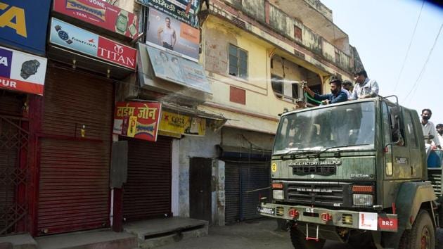 Workers chemically disinfect shops at Danapur area on the third day of national lockdown imposed by Prime Minister Narendra Modi to curb the spread of coronavirus in Patna. (Santosh Kumar / Hindustan Times) Workers chemically disinfect shops at Danapur area on the third day of national lockdown imposed by Prime Minister Narendra Modi to curb the spread of coronavirus in Patna. (Santosh Kumar / Hindustan Times)