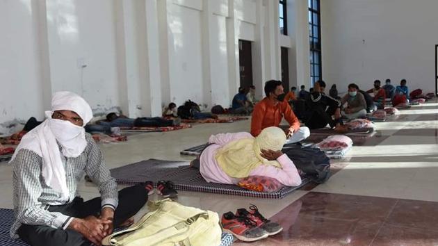 People relax at a temporary shelter home in Karnal on Sunday.(HT Photo)