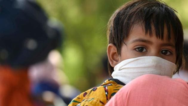 There has only been sporadic action by some state governments to ease food supplies to the population on the move (Parveen Kumar/HT Photo) There has only been sporadic action by some state governments to ease food supplies to the population on the move (Parveen Kumar/HT Photo)