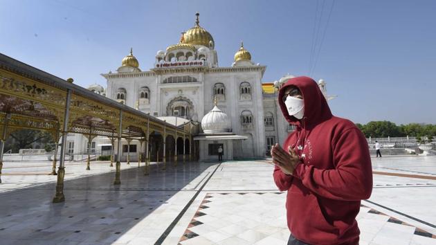A man prays inside an empty Bangla Sahib Gurudwara on day six of the 21-day nationwide lockdown imposed by PM Narendra Modi to curb the spread of coronavirus in New Delhi, India. (Arvind Yadav / HT PHOTO)