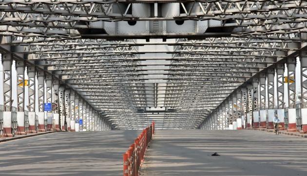 A view of deserted Howrah Bridge in Kolkata during complete lockdown to control the spread of Coronavirus.(ANI File)