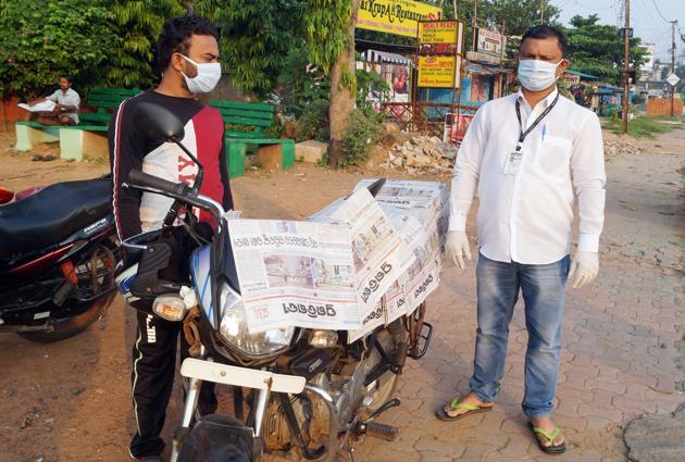 Newspaper hawkers, wearing protective masks, wait for customers during lockdown, Bhubaneswar, Odisha, March 29, 2020. (ANI) Newspaper hawkers, wearing protective masks, wait for customers during lockdown, Bhubaneswar, Odisha, March 29, 2020. (ANI)