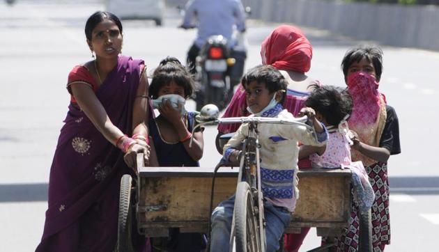 Any construction worker or economically dependent worker living in the city can call on 8595567809 and seek help if (s)he does not have food. (Sunil Ghosh/HT PHOTO) Any construction worker or economically dependent worker living in the city can call on 8595567809 and seek help if (s)he does not have food. (Sunil Ghosh/HT PHOTO)