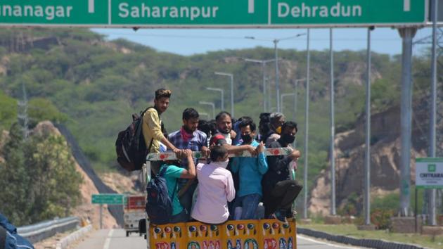 Migrant workers head home on a mini goods truck on day 5 of the 21-day nationwide lockdown imposed by PM Narendra Modi to curb the spread of coronavirus. (Sant Arora/HT File Photo) Migrant workers head home on a mini goods truck on day 5 of the 21-day nationwide lockdown imposed by PM Narendra Modi to curb the spread of coronavirus. (Sant Arora/HT File Photo)
