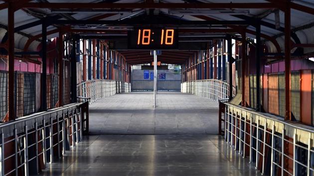 The Old Delhi railway station stands desolate on day six of the nationwide lockdown. (Ajay Aggarwal / HT PHOTO)