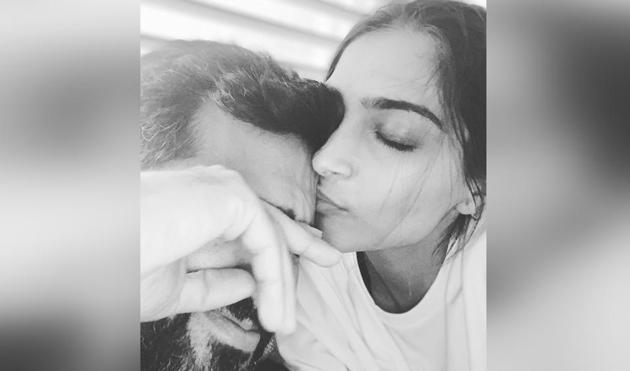 Sonam Kapoor Kisses Sleep Hungry Baby Anand Ahuja In Adorable Photo He Wants Her To Sing To Him Bollywood Hindustan Times