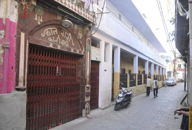 One hundred and fifty seven years old Kali Bari temple at Ghasiyari Mandi closed following COVID-19 outbreak. (Deepak Gupta/ HT Photo) One hundred and fifty seven years old Kali Bari temple at Ghasiyari Mandi closed following COVID-19 outbreak. (Deepak Gupta/ HT Photo)
