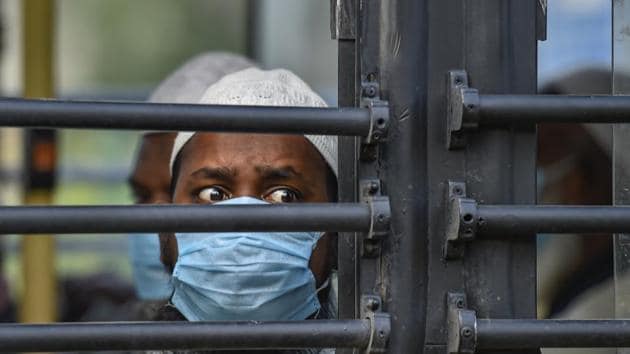 People wearing masks leave for hospital in a bus from Nizamuddin area, after several people showed symptoms of coronavirus following taking part in a religious gathering a few days ago, during the nationwide lockdown, in New Delhi, Monday, March 30, 2020.(PTI photo)