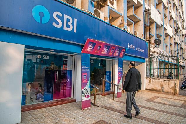 Covid-19 update: According to a banker, customers would have to inform their banks that they want to avail the benefit of the moratorium. (Pradeep Gaur/Mint File Photo) Covid-19 update: According to a banker, customers would have to inform their banks that they want to avail the benefit of the moratorium. (Pradeep Gaur/Mint File Photo)