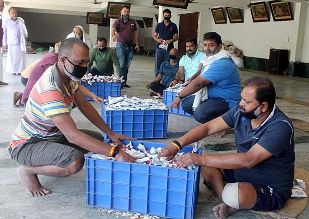 Kindness counts: Volunteers packing food packets distribute to people during the lockdown in India to prevent the spread of Covid-19.(ANI)