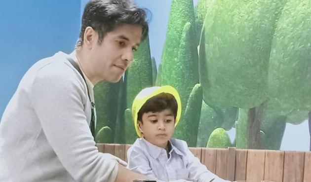 Tusshar Kapoor with son Laksshya.