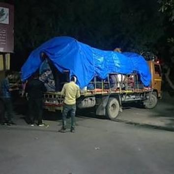 They were migrant labourers travelling home in a vehicle with a Delhi registration number, blissfully unaware of the threat coronavirus posed to those violating social distancing protocols. (HT Photo) They were migrant labourers travelling home in a vehicle with a Delhi registration number, blissfully unaware of the threat coronavirus posed to those violating social distancing protocols. (HT Photo)