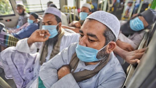 People who took part in a Tablighi Jamaat function earlier this month aboard buses taking them to a quarantine facility amid concerns of infection on day 7 of the 21-day nationwide lockdown to check the spread of coronavirus.(Biplov Bhuyan/HT Photo)