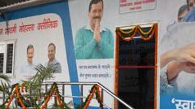 There are around 450 mohalla clinics across the city. Delhi chief minister Arvind Kejriwal had said last week that the mohalla clinics would continue to remain open after the doctors tested positive.(Sanchit Khanna/HT file photo)