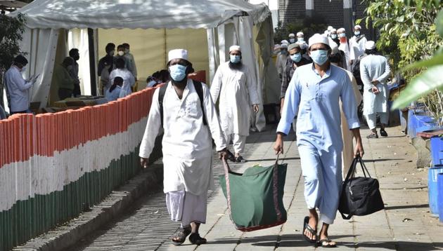 People who took part in a Tablighi Jamaat function earlier this month walk to board buses that will take them to a quarantine facility amid concerns of infection, on day 7 of the 21 day nationwide lockdown to check the spread of coronavirus. (Ajay Aggarwal/HT PHOTO) People who took part in a Tablighi Jamaat function earlier this month walk to board buses that will take them to a quarantine facility amid concerns of infection, on day 7 of the 21 day nationwide lockdown to check the spread of coronavirus. (Ajay Aggarwal/HT PHOTO)