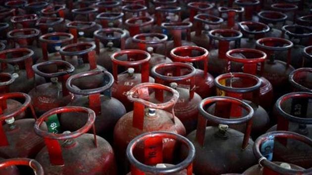 Indian Oil Corporation Ltd on Wednesday slashed the price of non-subsidised domestic liquefied petroleum (LPG) gas by Rs 61.50 per 14.2-kg cylinder in Delhi(REUTERS) Indian Oil Corporation Ltd on Wednesday slashed the price of non-subsidised domestic liquefied petroleum (LPG) gas by Rs 61.50 per 14.2-kg cylinder in Delhi(REUTERS)
