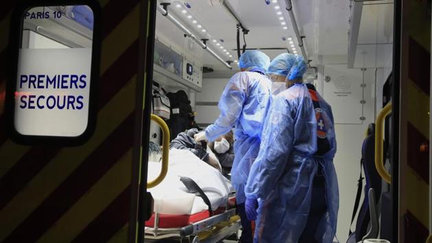 Teams examine the patient, providing oxygen when needed, then advise the doctor on call who decides if hospitalization is needed. “Once we leave them at the hospital, our mission is over,” Lejeune said. Volunteers won’t know the fate of the person they were mobilized to help, at risk to themselves. (Michel Euler / AP) Teams examine the patient, providing oxygen when needed, then advise the doctor on call who decides if hospitalization is needed. “Once we leave them at the hospital, our mission is over,” Lejeune said. Volunteers won’t know the fate of the person they were mobilized to help, at risk to themselves. (Michel Euler / AP)