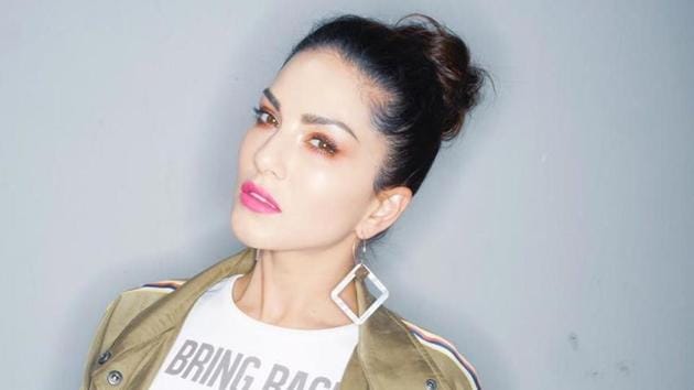 Sunny Leone has started an online chat show to keep fans entertained during the three-week lockdown.