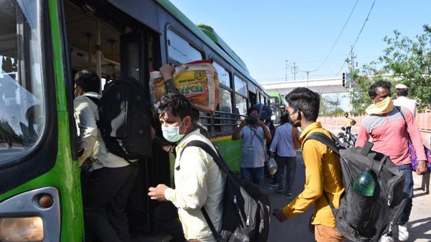 Migrant workers and families from Uttar Pradesh board a DTC bus outside Anand Vihar Bus. (Ajay Aggarwal/HT PHOTO) Migrant workers and families from Uttar Pradesh board a DTC bus outside Anand Vihar Bus. (Ajay Aggarwal/HT PHOTO)