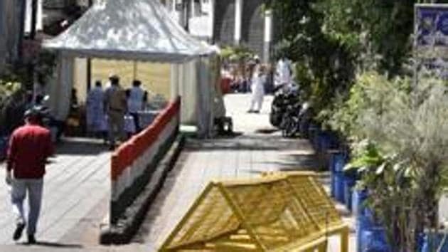 Police cordon and a health check tent near Markaz at Nizamuddin Dargah, on Tuesday, March 31, 2020. (Hindustan Times File) Police cordon and a health check tent near Markaz at Nizamuddin Dargah, on Tuesday, March 31, 2020. (Hindustan Times File)