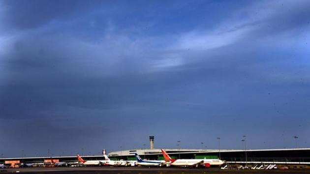 Passengers planes seen at a parking bay on a clear weather during Day 6 of the 21 day nationwide lockdown.(Vipin Kumar/HT PHOTO) Passengers planes seen at a parking bay on a clear weather during Day 6 of the 21 day nationwide lockdown.(Vipin Kumar/HT PHOTO)