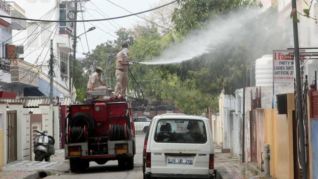 Municipal workers spray disinfectant to sanitise an area in Jaipur to curb the spread of coronavirus on March 31.(Himanshu Vyas/HT Photo) Municipal workers spray disinfectant to sanitise an area in Jaipur to curb the spread of coronavirus on March 31.(Himanshu Vyas/HT Photo)