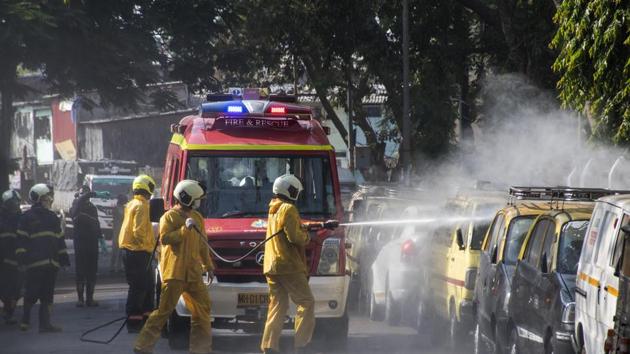 City health officials said this protocol differs from the guidelines issued by the Centre for identifying clusters and containment zones on account of Mumbai’s high population density (32,303 persons per square km). (Pratik Chorge/HT Photo) City health officials said this protocol differs from the guidelines issued by the Centre for identifying clusters and containment zones on account of Mumbai’s high population density (32,303 persons per square km). (Pratik Chorge/HT Photo)