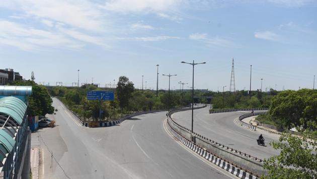 An empty stretch of the otherwise packed ring road at Laxmi Nagar in New Delhi on April 3. (Sonu Mehta /HT PHOTO) An empty stretch of the otherwise packed ring road at Laxmi Nagar in New Delhi on April 3. (Sonu Mehta /HT PHOTO)