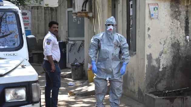 A doctor seen wearing protective body suit before conducting an autopsy on a coronavirus suspect, at mortuary near city police station, old MG road, in Gurugram.(Yogesh Kumar / Hindustan Times)