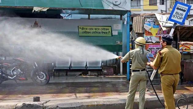 Fire fighters spray disinfectants to contain the spread of coronavirus disease Covid-19 in Kolkata on Thursday. (ANI) Fire fighters spray disinfectants to contain the spread of coronavirus disease Covid-19 in Kolkata on Thursday. (ANI)