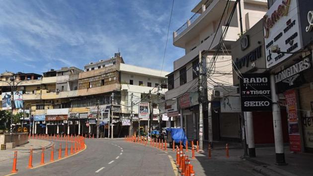 Kamla Nagar Market wears a deserted look on Friday. (Sanchit Khanna/HT Photo) Kamla Nagar Market wears a deserted look on Friday. (Sanchit Khanna/HT Photo)