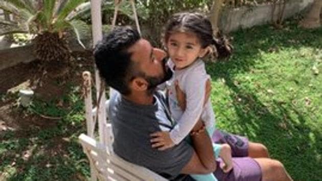 Cheteshwar Pujara with her daughter(HT Photo) Cheteshwar Pujara with her daughter(HT Photo)