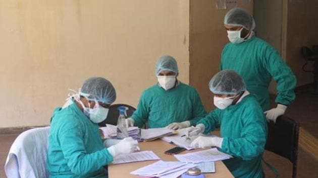The next majorly-affected age bracket is between 41 and 60 years at 33% of Covid-19 positive cases. While senior citizens, who are above 60 years, accounted for 17% of Covid-19 positive cases.(Yogendra Kumar/HT file photo) The next majorly-affected age bracket is between 41 and 60 years at 33% of Covid-19 positive cases. While senior citizens, who are above 60 years, accounted for 17% of Covid-19 positive cases.(Yogendra Kumar/HT file photo)